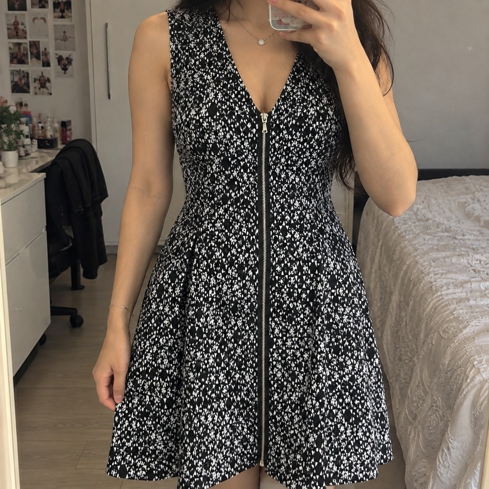 HM Black White Geometric Triangle Print Zip Front Sleeveless Skater Dress Size 6
